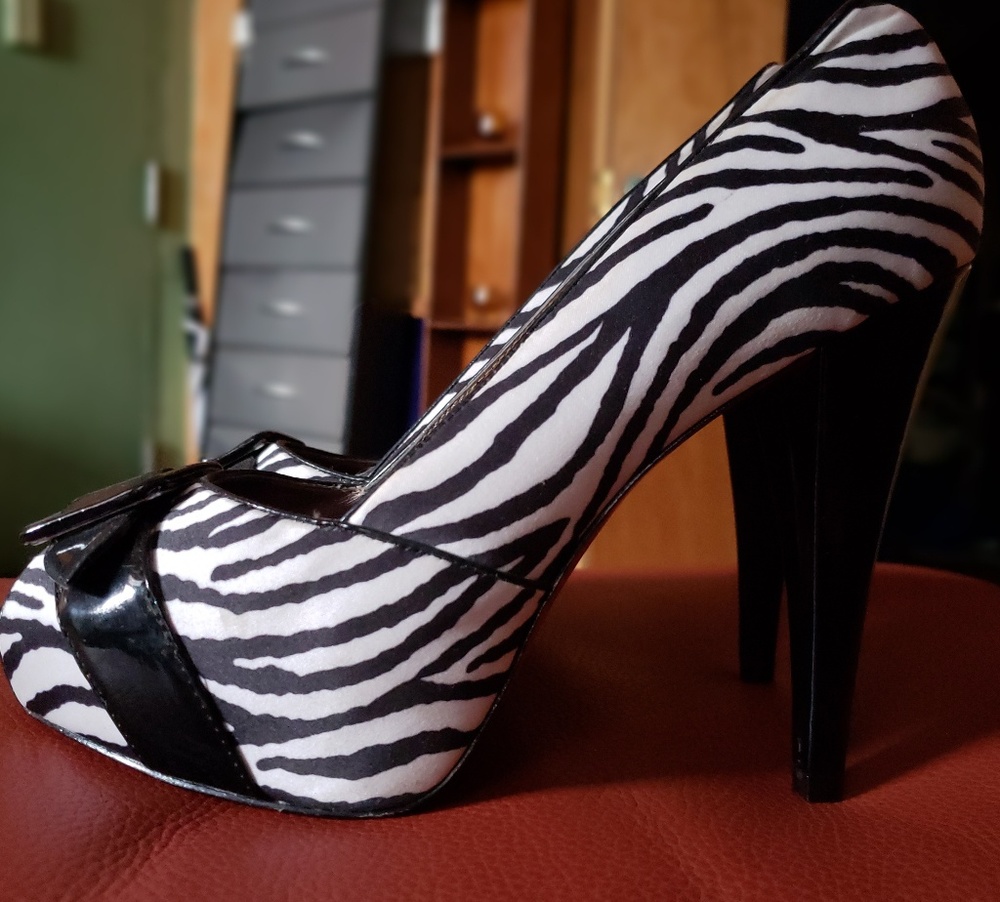Shoes - Picture 2 of 5